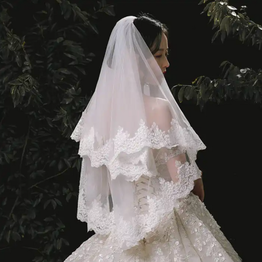 CALLIOPE | Traditional Lace Fingertip Veil with Blusher
