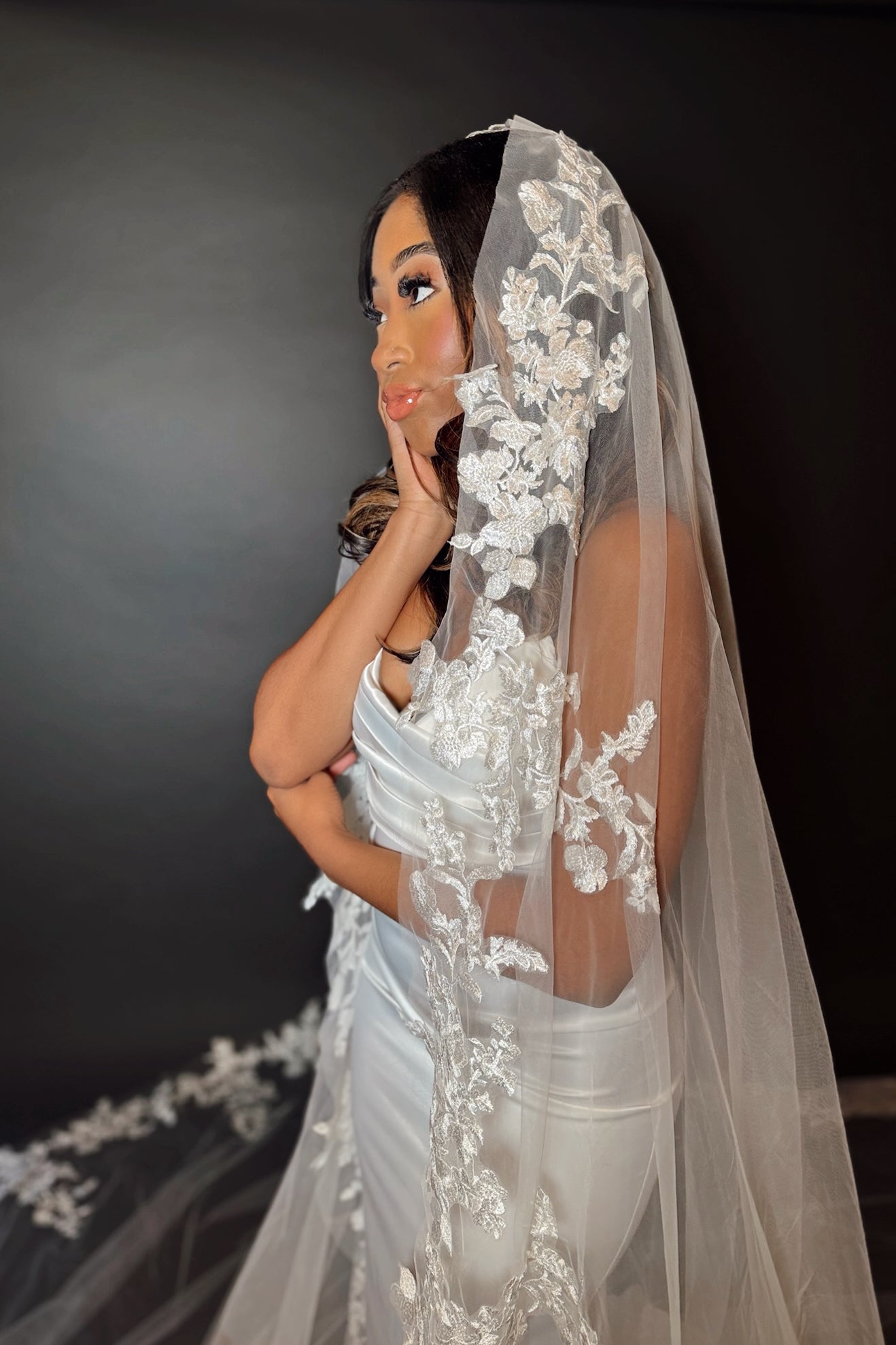 MATILDA | Mantilla Lace Veil