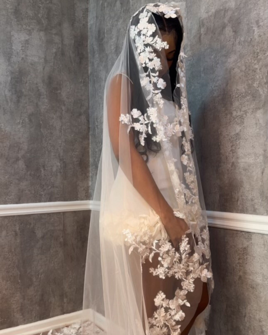 MATILDA | Mantilla Lace Veil