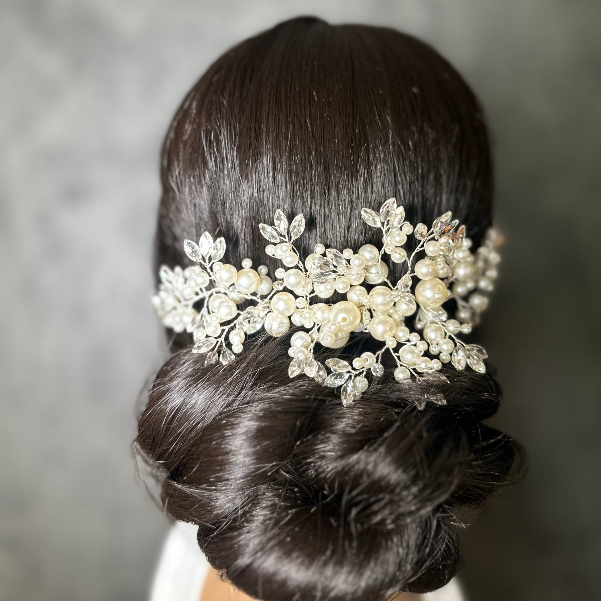 Crystal Comb with Pearl Clusters